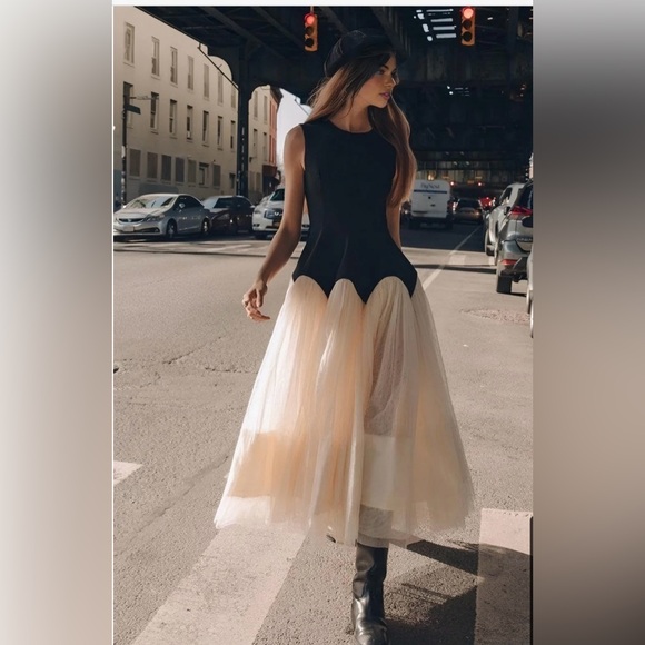 Hey , LIKE my notification to know every time I go live 
Soon live show 
SALE - Picture 6 of 6